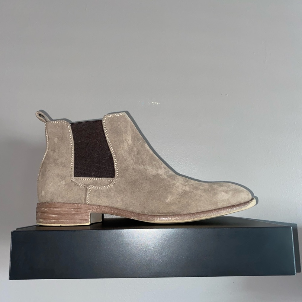 Suede Mid Chelsea Boot Men’s Size 8